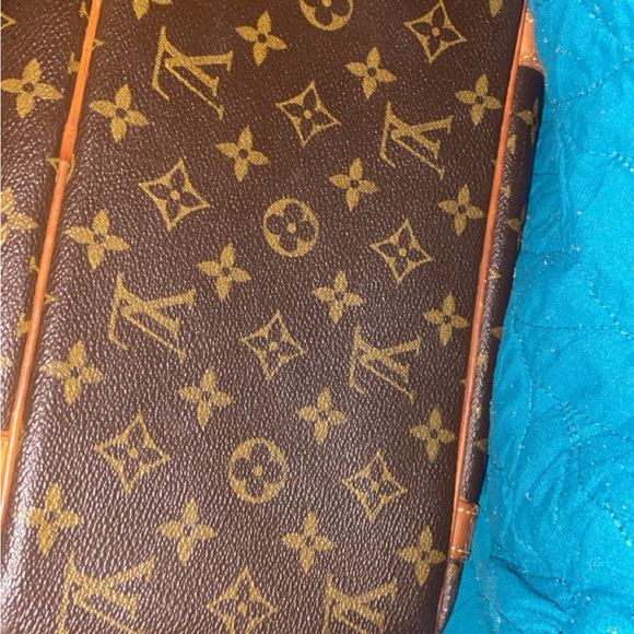 Authentic Louis Vuitton very nice bag. I have had it a while not using … - Picture 13 of 16